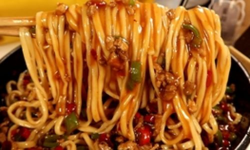 How to Make a Delicious Braising Sauce for Preserved Meat Noodles:A Step-by-Step Video Guide