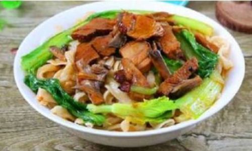 How to Make a Delicious Braising Sauce for Preserved Meat Noodles:A Step-by-Step Video Guide