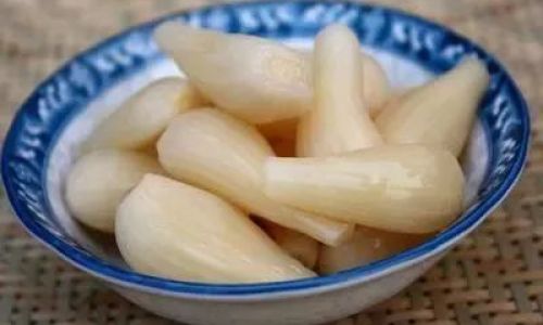 A Comprehensive Guide to Pickling Chinese Chives Qiaotou)