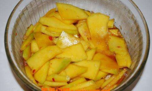 A Homemade Guide to Pickling Mangoes