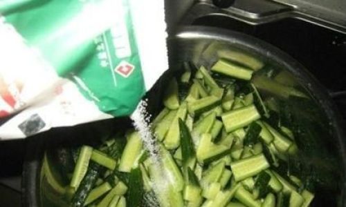 The Art of Pickling Cucumber Spears and Chili Peppers:A Comprehensive Guide