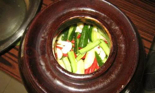 The Art of Pickling Cucumber Spears and Chili Peppers:A Comprehensive Guide