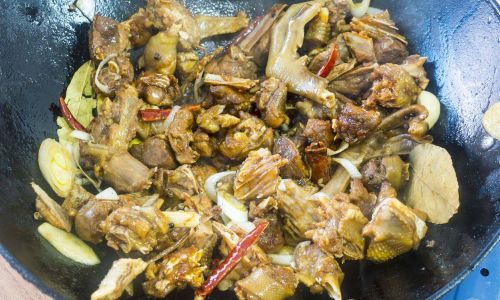 How to Make Marinated Goose Meat:A Culinary Delight