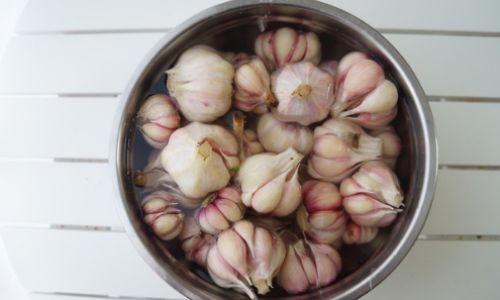 Addressing the Spiciness of Pickled Sweet and Sour Garlic After a Month