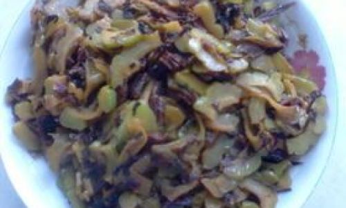 How to Make Pickled Vegetables Stir-Fried with Bitter Gourd:A Culinary Delight
