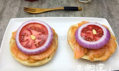 Mastering the Art of Crafting a Perfect Smoked Salmon Sandwich