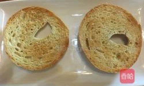 Mastering the Art of Crafting a Perfect Smoked Salmon Sandwich