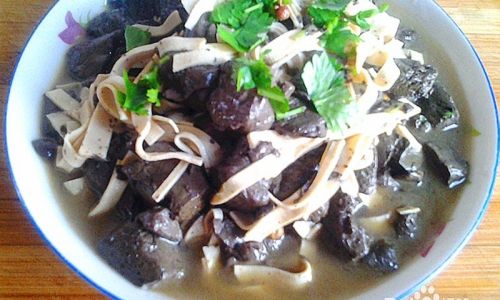 How to Make Duck Blood and Tofu Stew:A Culinary Delight