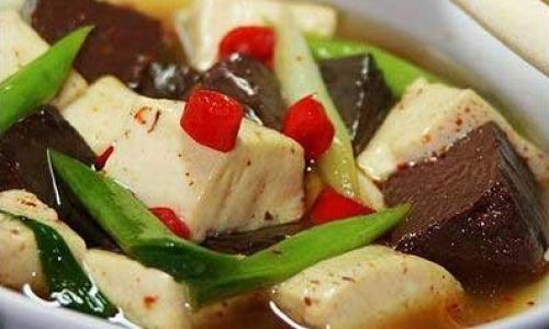 How to Make Duck Blood Stir-Fry with Chinese Cabbage:A Culinary Delight