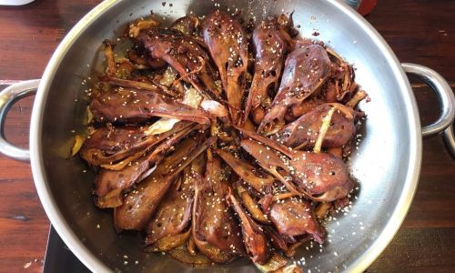 How to Enjoy Duck Heads:A Culinary Exploration