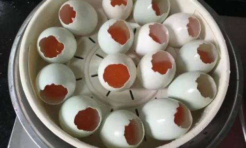 How Long Should Duck Eggs Be Steamed Over Water Until They Are Fully Cooked?