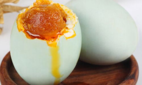 Can Duck Eggs Be Steamed with Their Shells On?