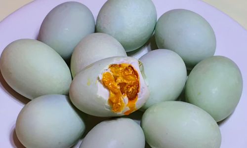 The Question of Edibility:Can You Consume Rotten and Dark-Centered Duck Eggs?