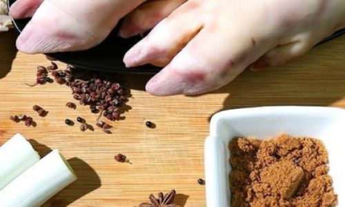 The Art of Crafting Smoked Pork Knuckles:A Traditional Culinary Delight