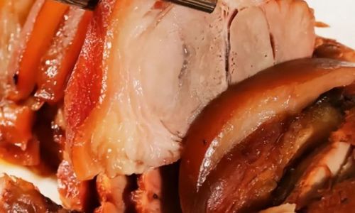 The Art of Crafting Smoked Pork Knuckles:A Traditional Culinary Delight