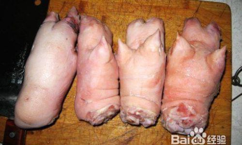 The Art of Crafting Smoked Pork Knuckles:A Traditional Culinary Delight