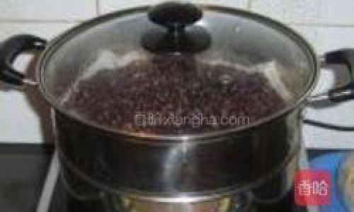Mastering the Art of Making Glutinous Red Rice Steamed Cake