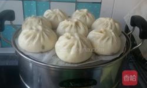 Crafting a Culinary Delight:The Art of Making Snow White Red Pouch Buns Filling