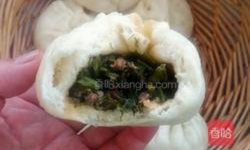 Crafting a Culinary Delight:The Art of Making Snow White Red Pouch Buns Filling