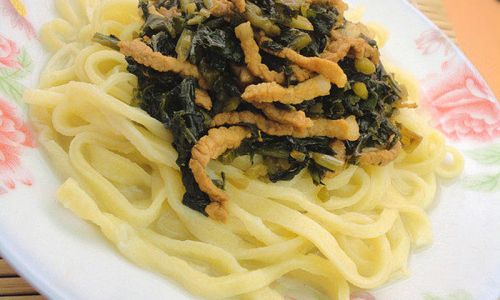 Mastering the Art of Cooking Shredded Pork with Pickled Mustard Greens