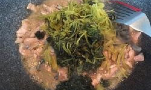 Mastering the Art of Cooking Shredded Pork with Pickled Mustard Greens