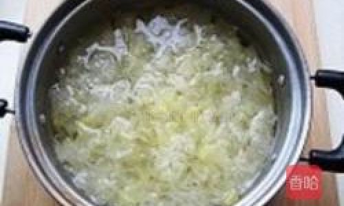 How to Make Almond,Snow Pear,and Field Snail Soup