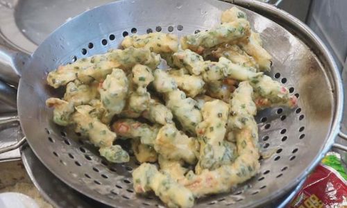 Sharing Culinary Tips for Stir-Frying Stir-Fry Squid with King Oyster Mushrooms