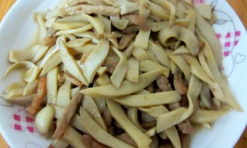 Sharing Culinary Tips for Stir-Frying Stir-Fry Squid with King Oyster Mushrooms