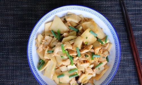 How to Make Stir-Fried Chicken Breast with Shiitake Mushrooms