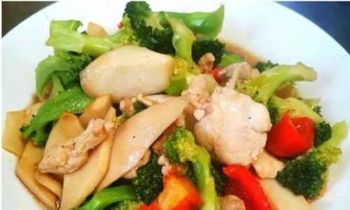 How to Make Stir-Fried Chicken Breast with Shiitake Mushrooms
