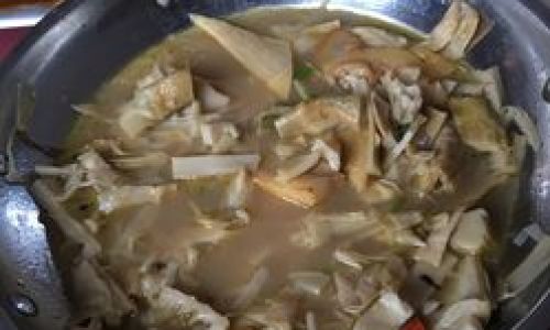 Mastering the Art of Stewing Meat with Fresh Bamboo Shoots:A Culinary Delight