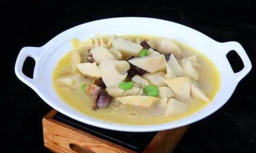 Mastering the Art of Stewing Meat with Fresh Bamboo Shoots:A Culinary Delight