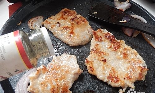 How to Pan-Sear Fresh Pork Chops for a Delicious and Easy Meal