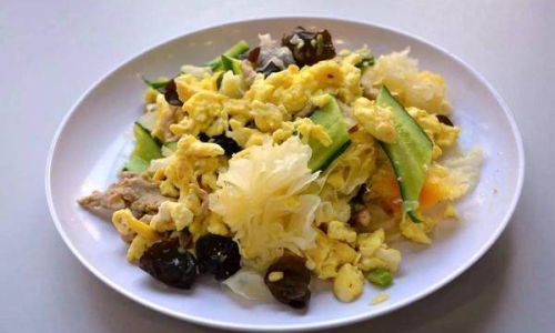 How to Stir-Fry Fresh and Tender Mugwort Leaves for a Delightful Culinary Experience