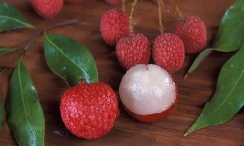 How Long Can Fresh Lychees Be Stored at Room Temperature?