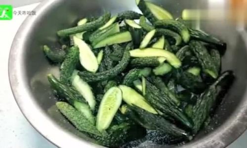 How to Pickle Fresh Cucumbers for a Delicious Treat