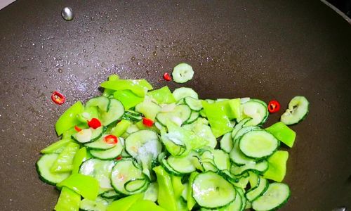 How to Make Delicious Pickled Fresh Cucumbers