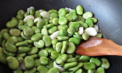 How to Cook Delicious Stir-Fried Fresh Broad Beans