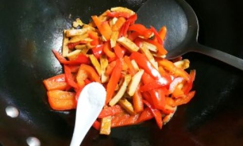 How to Stir-Fry Fresh Red Chili Peppers Deliciously