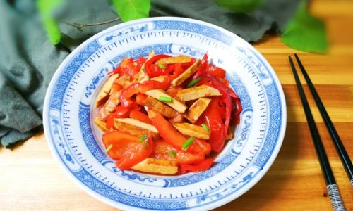 How to Stir-Fry Fresh Red Chili Peppers Deliciously