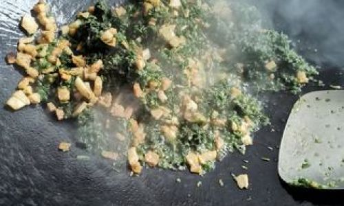 Crafting Delicious Mochi with Fresh Mugwort:A Culinary Journey