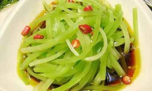How to Make a Delicious Fresh Lettuce Salad with a Tangy Twist