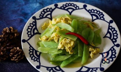 How to Make a Delicious Fresh Lettuce Salad with a Tangy Twist