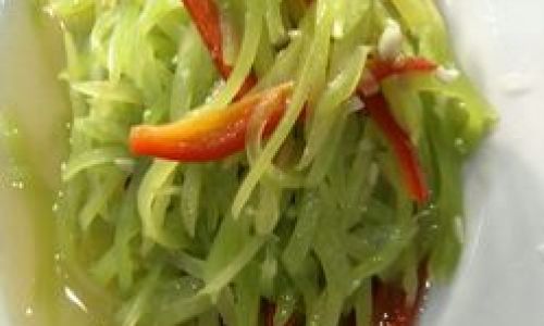 How to Make a Delicious Fresh Lettuce Salad