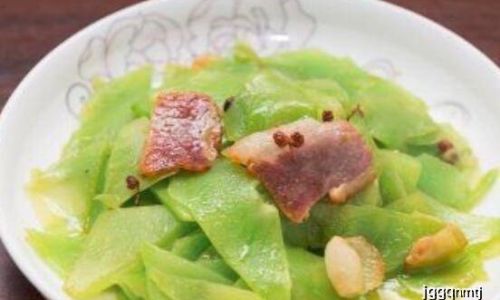 Can Fresh Lettuce Be Stored in the Refrigerator for Preservation?