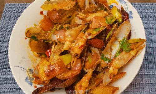 Mastering the Art of Stir-Fried Razor Clams:A Guide to Creating a Restaurant-Quality Dish at Home