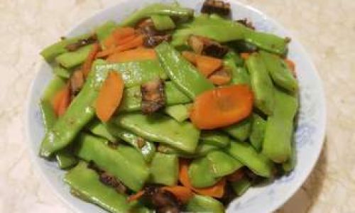 Mastering the Art of Stir-Fried Flat Green Beans:A Step-by-Step Guide to Perfection
