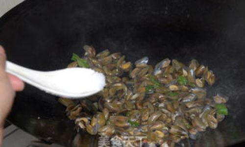 The Art of Stir-Frying Baby Clams:A Step-by-Step Guide to Authentic 炒薄壳
