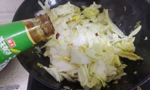 Mastering the Art of Stir-Fried Cabbage:Cooking Time and Techniques for Perfect Tenderness