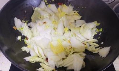 Mastering the Art of Stir-Fried Cabbage:Cooking Time and Techniques for Perfect Tenderness